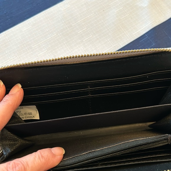 RJAY woman silver wallet zipper closure with card slots - Picture 7 of 13